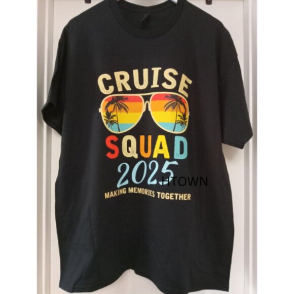 CRUISE SQUAD 2025 MAKING MEMORIES TOGETHER GRAPHIC PRINT T-shirt - Picture 1 of 1